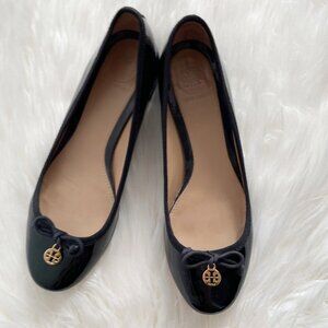 Tory Burch Black Chelsea Patent Leather Logo Charm Bow Low Block Heels